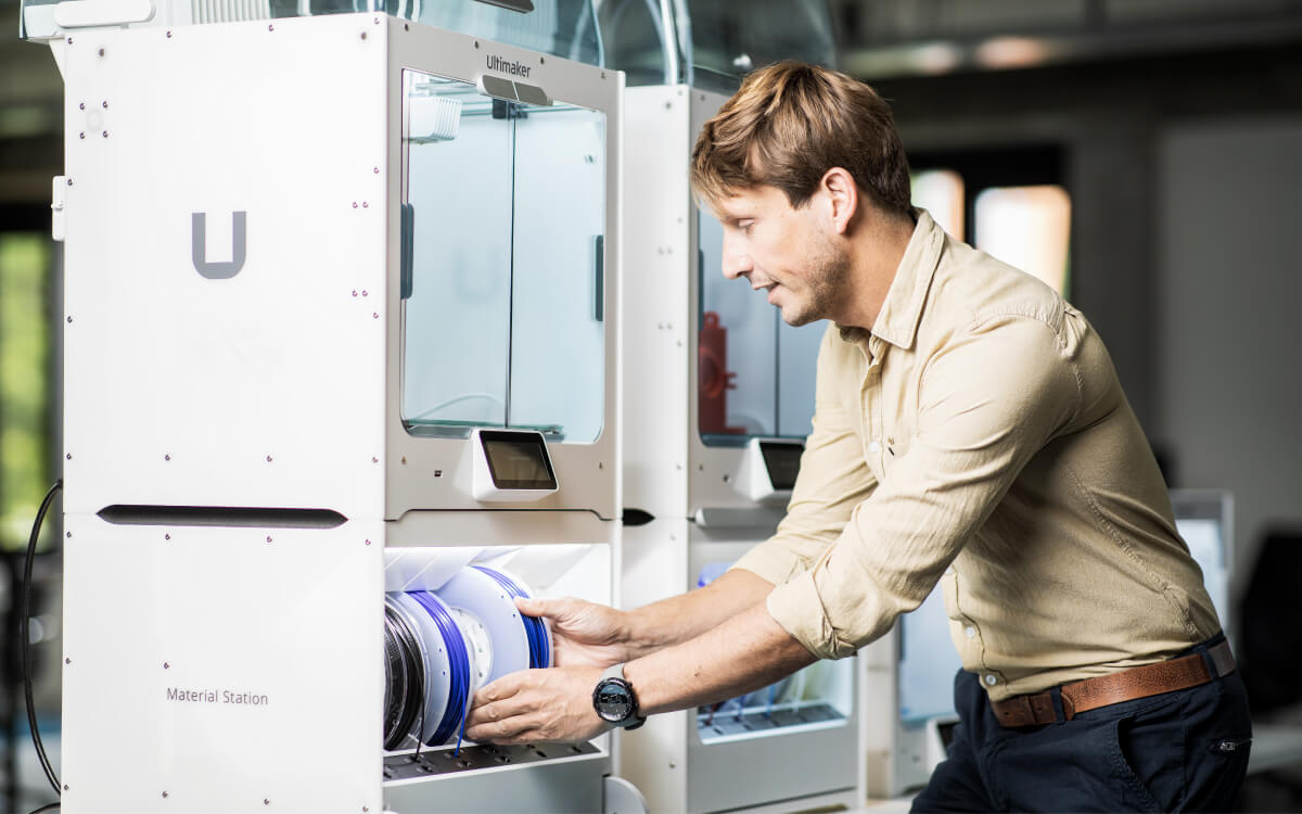 ultimaker pro materiaal station in gebruik